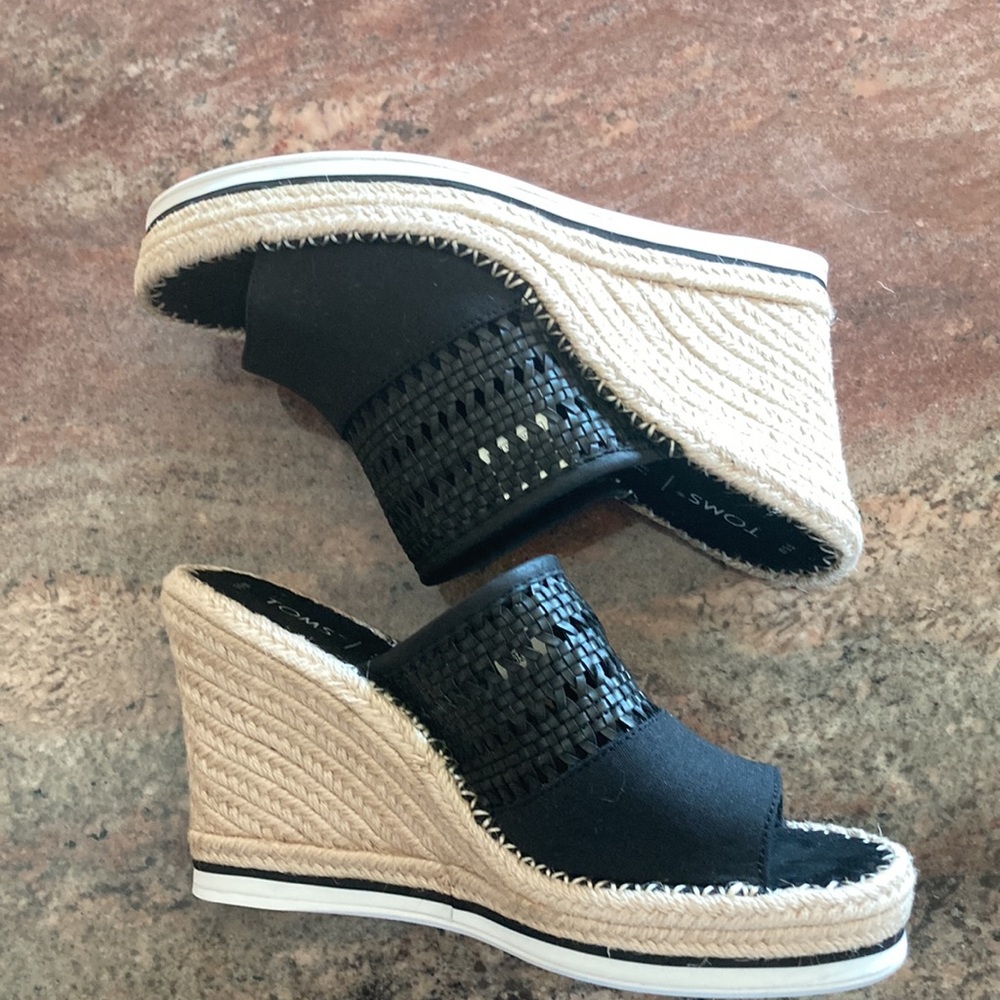 EUC Toms Black  Platform Sandals